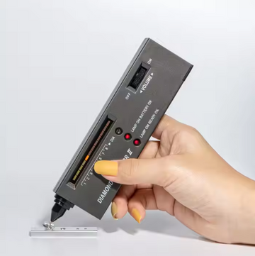 Diamond Tester Pen for Environmental Protection, Powered by a 9V Battery, High Precision Jewelry Moissanite Tester, and Thermal Conductivity Meter.