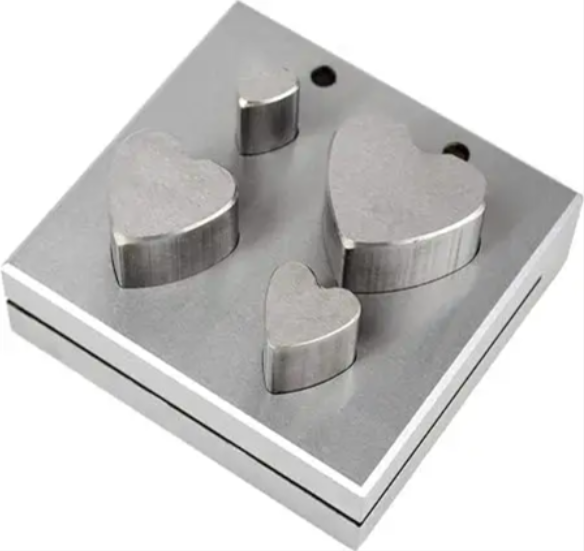 Heart-Shaped Fancy Precision Disc Cutter Punching Die Set, Crafted from Hardened Steel for Metalworking Tools.