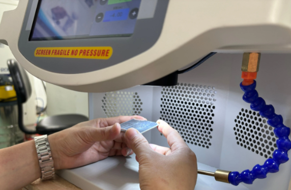 A compact desktop jewelry welding machine, specifically designed for gold, featuring a mini portable QCW laser welding system.