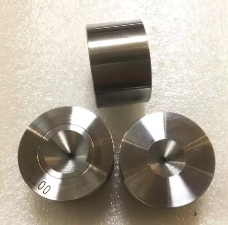 Manufacturer of carbide dies, including PCD wire drawing dies and TC wire drawing dies.